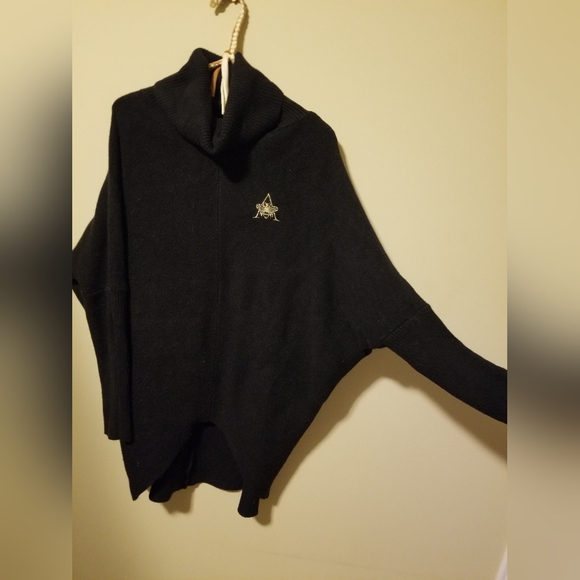 Apiologist | Long fit batwing cowl neck sweater - Picture 3 of 6